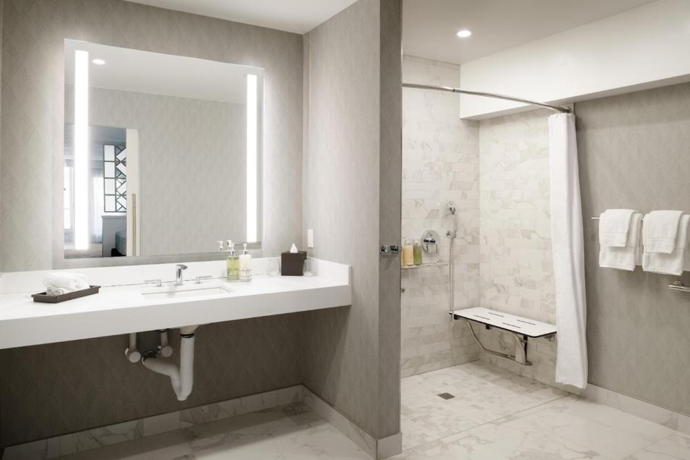 ADA Premier 2 Queens Suite interior